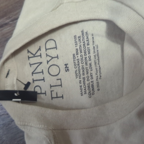 HOT TOPIC Pink Floyd Marquee Club Boyfriend Fit Girls T-Shirt ~ NWT - Picture 4 of 8